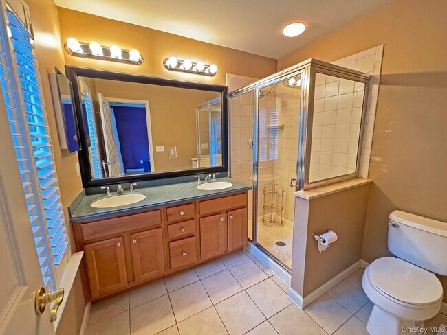 Building Photo - 54 Fairways Dr