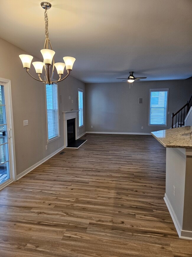 Building Photo - 919 Middle Ground Ave