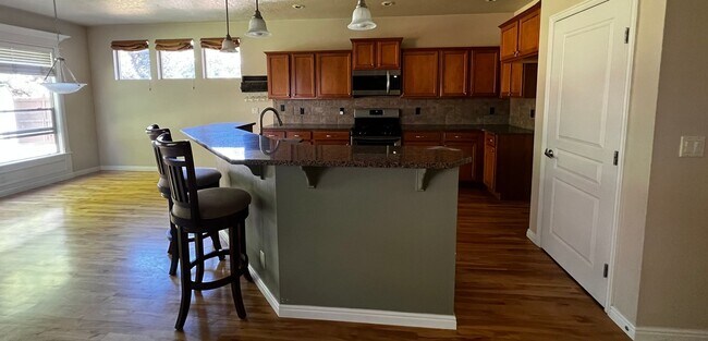 Building Photo - "Luxury Living: Stunning home with marble ...