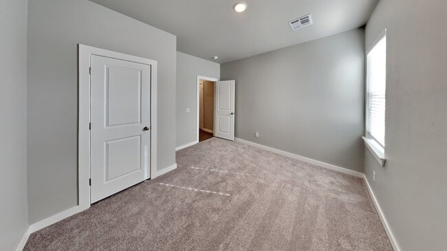 Building Photo - 4 Bedroom 2 Bathroom 2 Car Garage Home in Oakdale School District