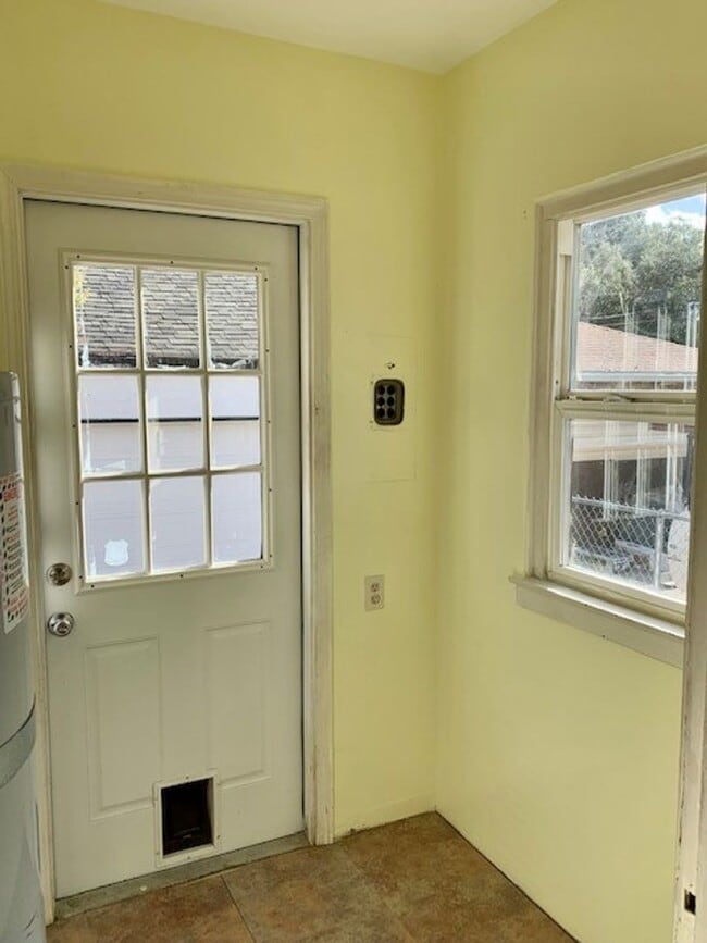 Building Photo - Adorable Three Bedroom, One-story Home in ...