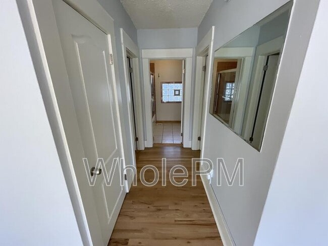 Building Photo - 4909 Beach Ct