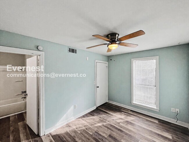 Building Photo - 810 Madison St