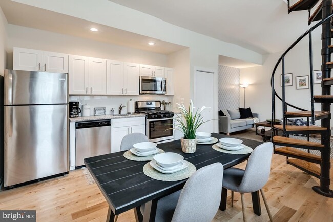 Building Photo - 2061 Kater St