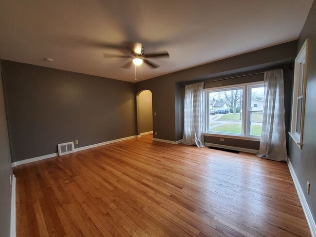 Building Photo - Wonderfully updated 3BR, 2BA home!