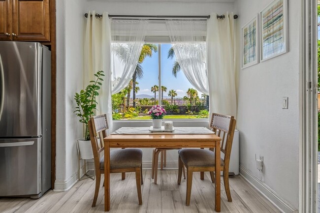 Building Photo - Beautiful Townhome in Chula Vista zz