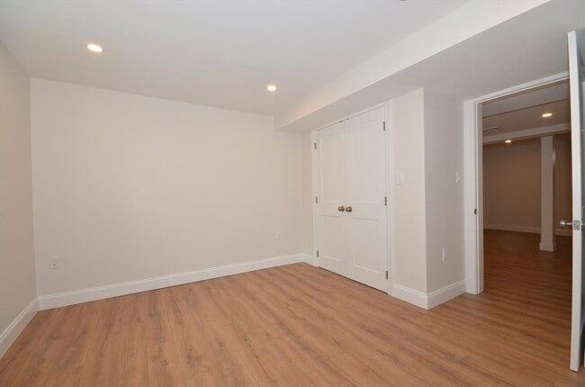 Building Photo - 18 Eaton Ave