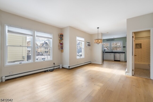 Building Photo - 30 Sussex Ave