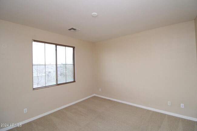 Building Photo - 3951 E Ravenswood Dr