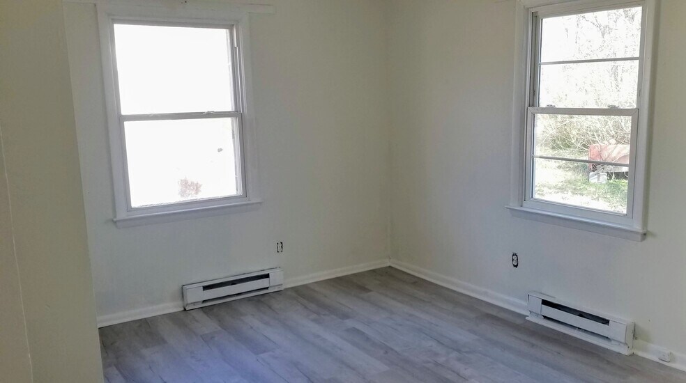 other bedroom - 311 N Crater Rd