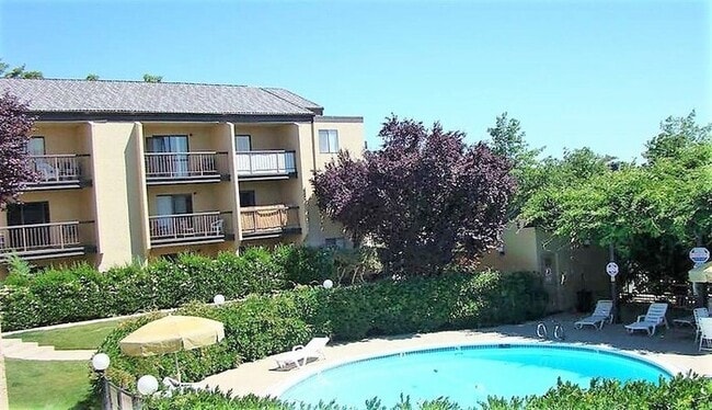 Building Photo - 1/2 Off 1st Months Rent! Great Studio unit...