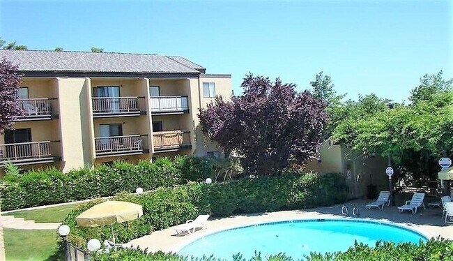 Building Photo - Great Studio unit and great location!