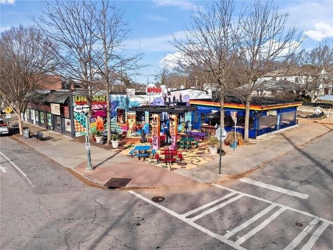 Building Photo - 2070 Ridgedale Rd NE