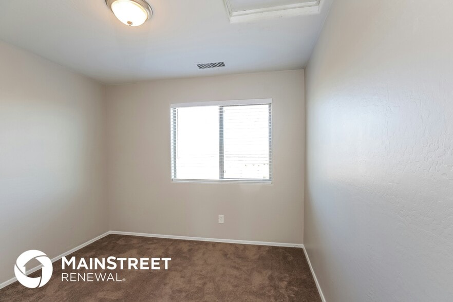 Building Photo - 11026 W Mountain View Dr