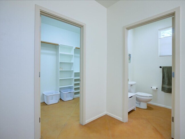 Building Photo - 10570 E Eleanor Maldonado Pl