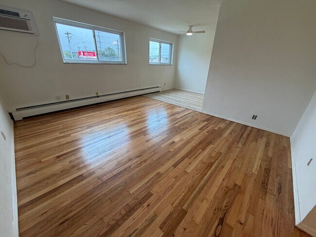 Building Photo - 4789 Ridge Ave