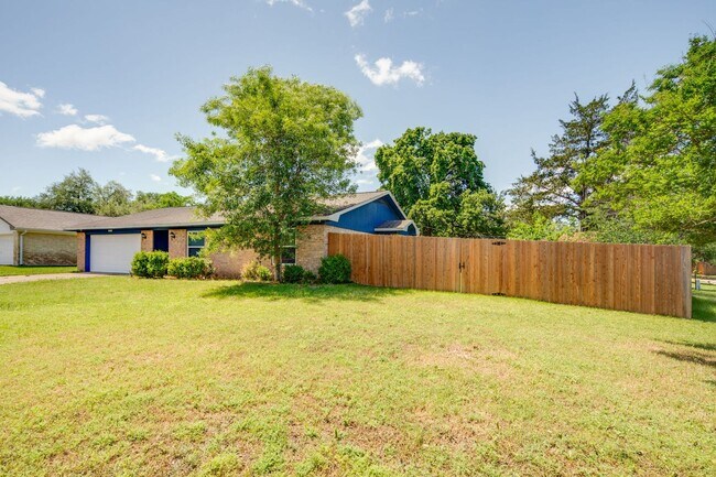 Building Photo - 3000 Longleaf Dr