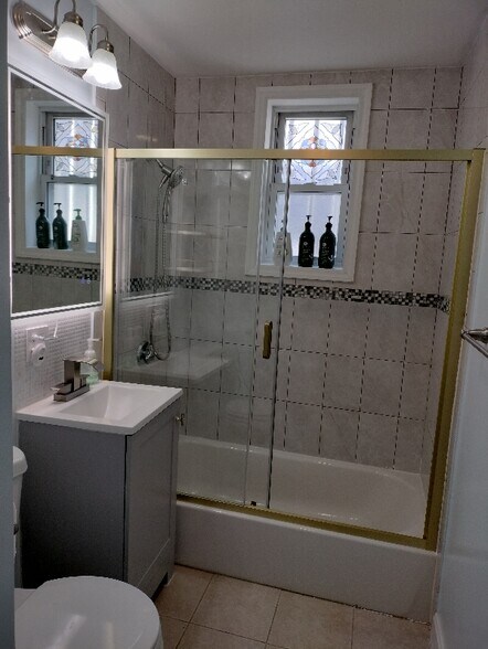 Building Photo - 56 Park Vale Ave