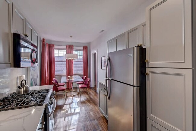 Building Photo - 518 Lamar Ave