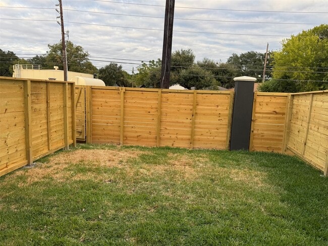 Building Photo - 3214 Frying Pan Place