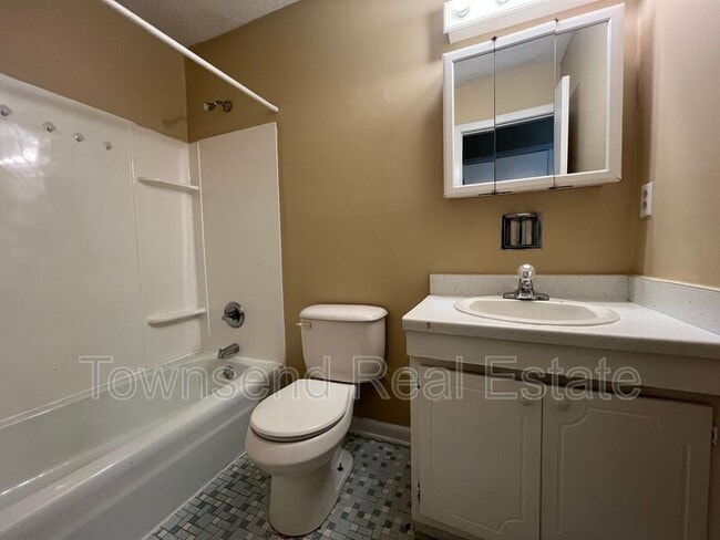 Building Photo - 6458 Easthampton Rd