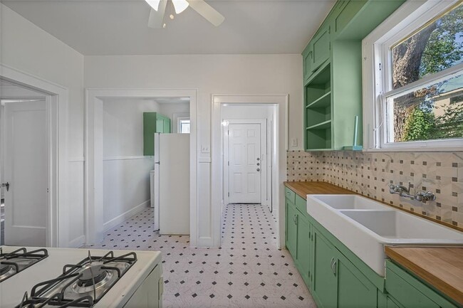 Building Photo - 4414 Red River St