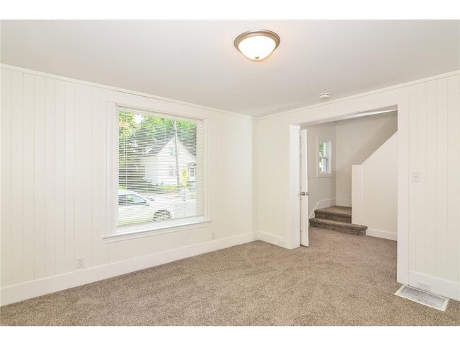 Building Photo - 613 17th Ave NE