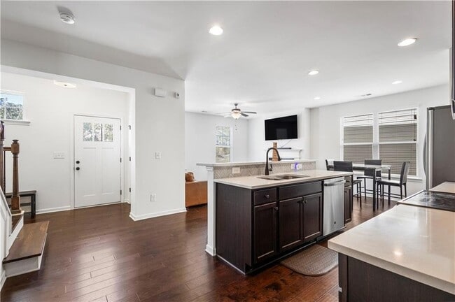 Building Photo - 869 Venture Way