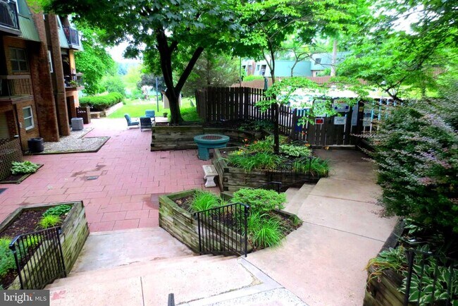 Building Photo - 424 Meadowview Ln