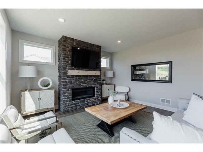 Building Photo - 1811 Fallbrooke Dr