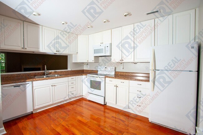 Building Photo - $1790 for Beautiful Durham Townhouse for Rent