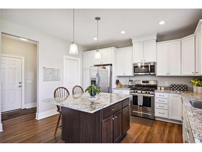 Building Photo - 6303 Jensen Ave S