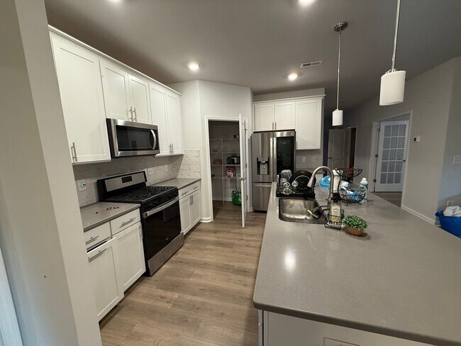 Building Photo - 3 Bedroom Single Family Home in Whitsett