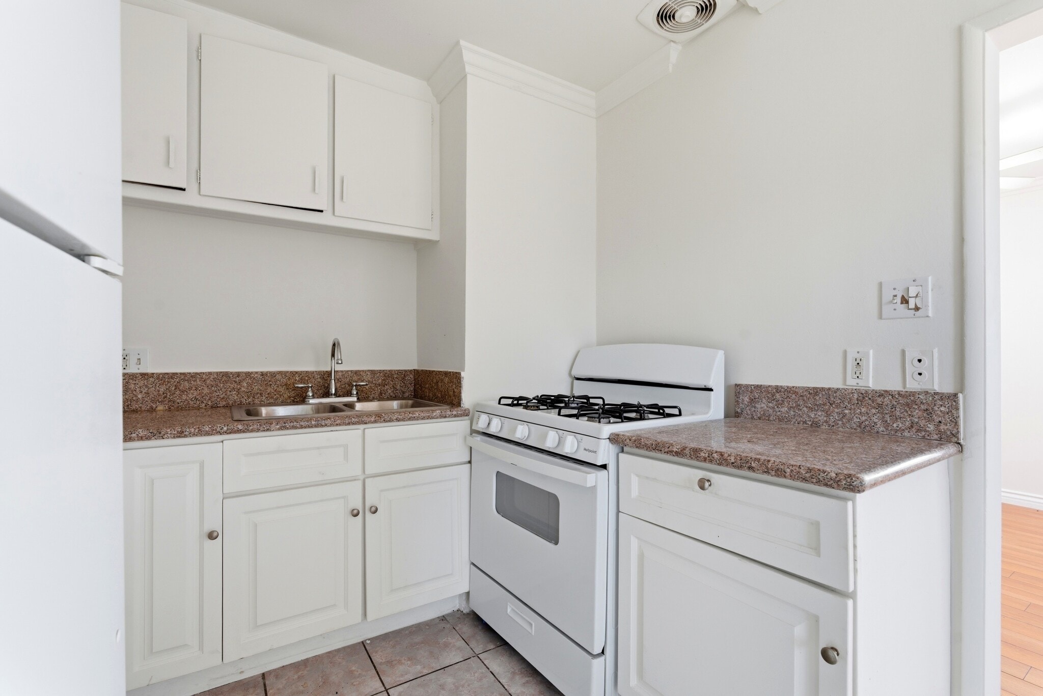 Building Photo - 7932 Brimfield Ave