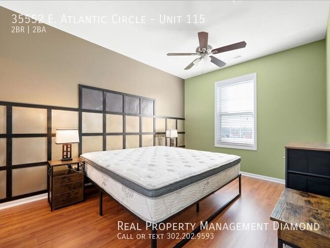 Building Photo - For Rent: Beautifully updated 2-bed/2-bath...