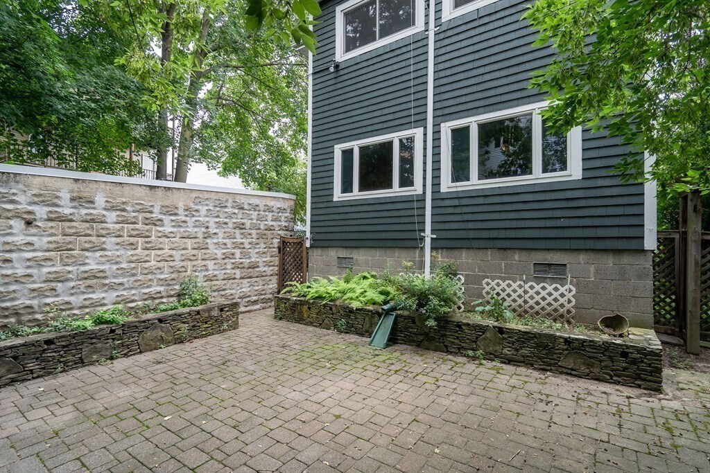 Building Photo - 9 Victoria St