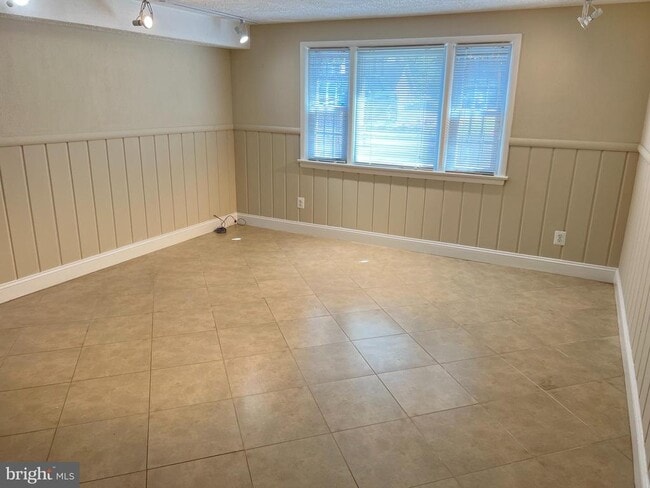 Building Photo - 4616 Willow Run Dr