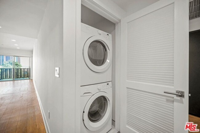 Building Photo - 11818 Dorothy St