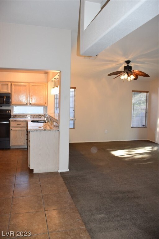 Building Photo - 2129 High Mesa Dr