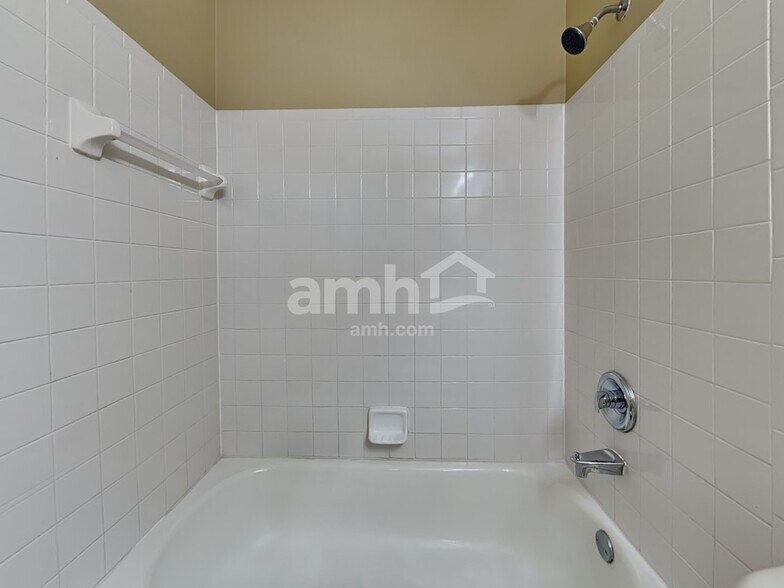 Building Photo - 6083 Weber Oaks Dr