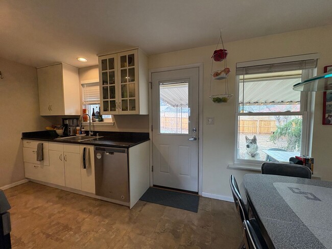 Building Photo - 3 Bed 1 Bath Home W/Large Backyard Walking Distance To Everything.