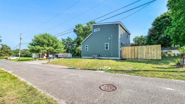 Building Photo - 700 E Brook Ln