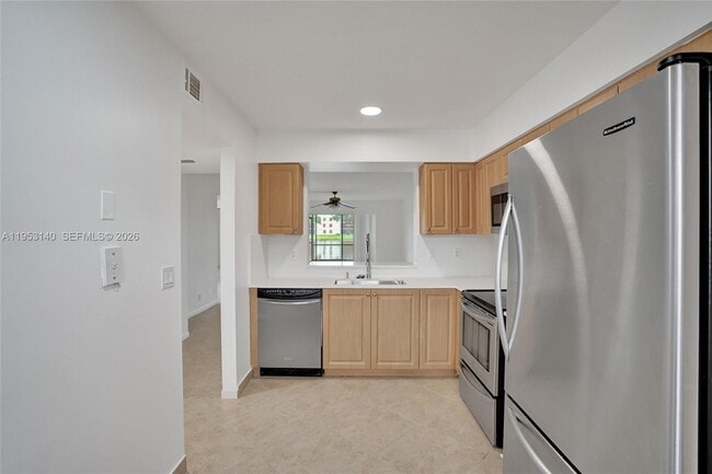 Building Photo - 6241 Pointe Regal Cir