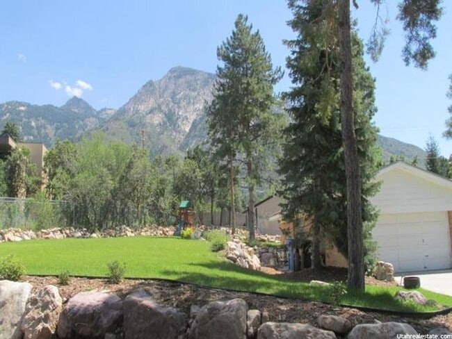 Building Photo - 3500 sq ft home with huge yard in Olympus ...
