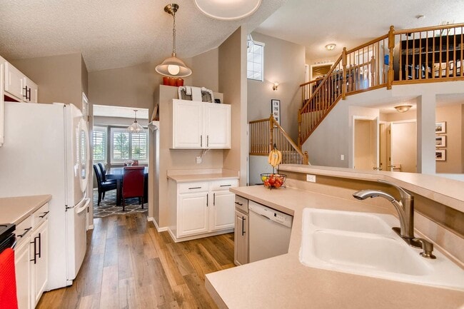 Building Photo - Spacious 4BD, 2.5BA Home in River Run with...