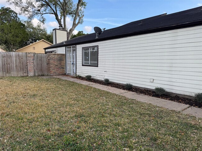 Building Photo - 9107 Ketchwood Dr