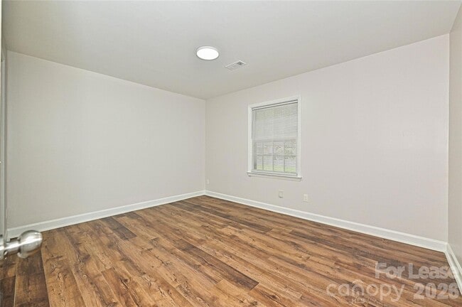 Building Photo - 8439 Country Oaks Rd