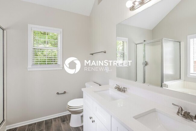 Building Photo - 5 Bedroom Pet-Friendly Home in Fayettevill...
