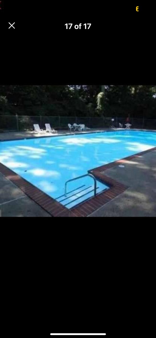 Building Photo - 400 Glendale Rd