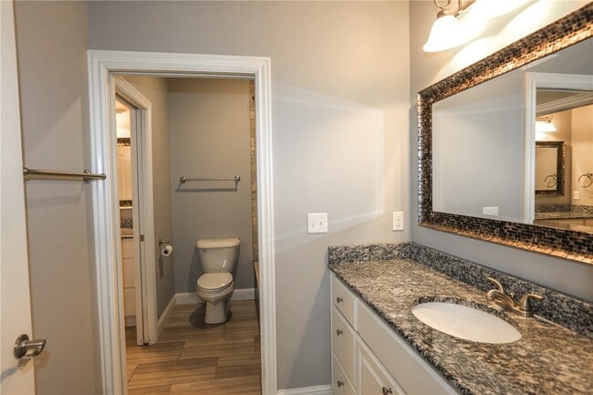 Building Photo - 2007 S Dixieland Rd